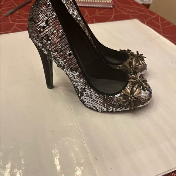 TORY BURCH Silver Sequin Embellished Pumps Size 7.5 - Picture 14 of 15